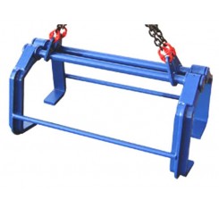 Large plate lifting dogs with spacer bars and chain assemblies