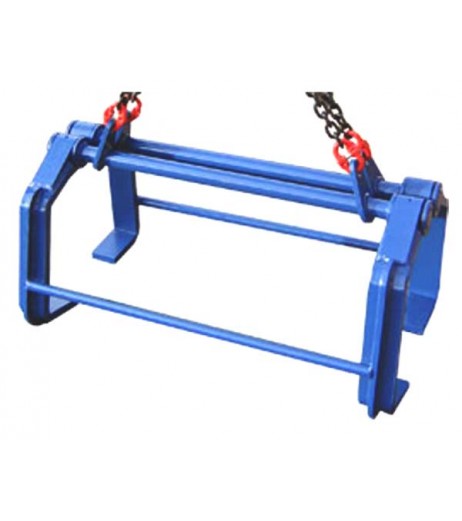 Large plate lifting dogs with spacer bars and chain assemblies